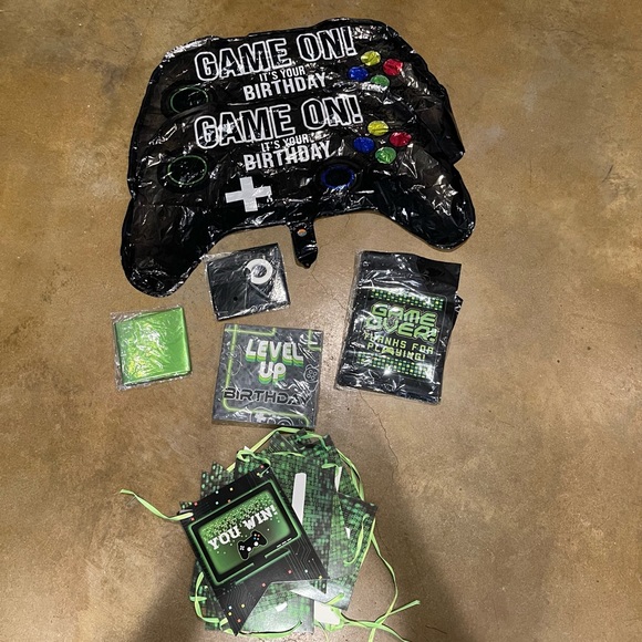 Game on party decorations - Picture 2 of 12